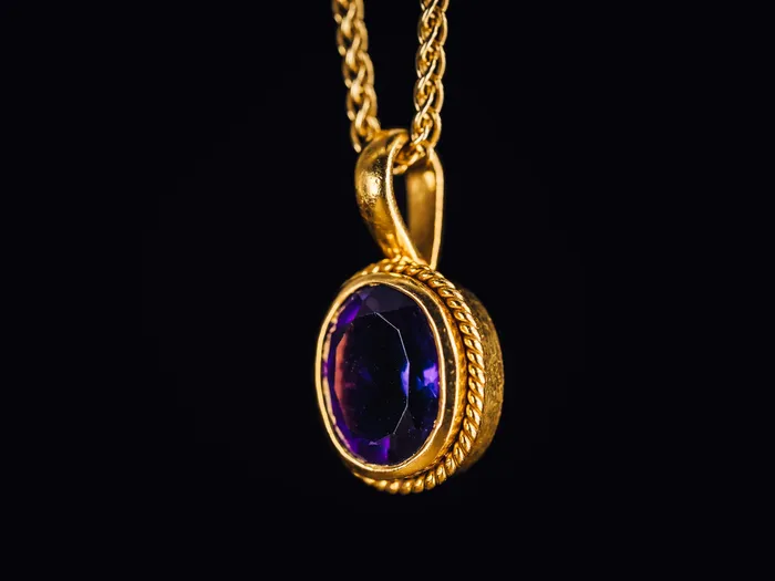 PreStyled Sets Consignment 22k Yellow Gold Amethyst Pendant