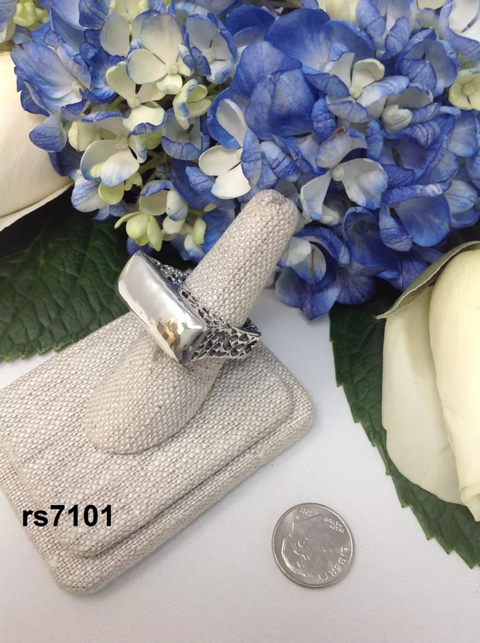 Rings Dian Malouf rs7101 Sterling Silver Wide Hammered Bar Ring With Smooth Hammered Top Rings Dian Malouf rs7101 Sterling Silver Wide Hammered Bar Ring With Smooth Hammered Top