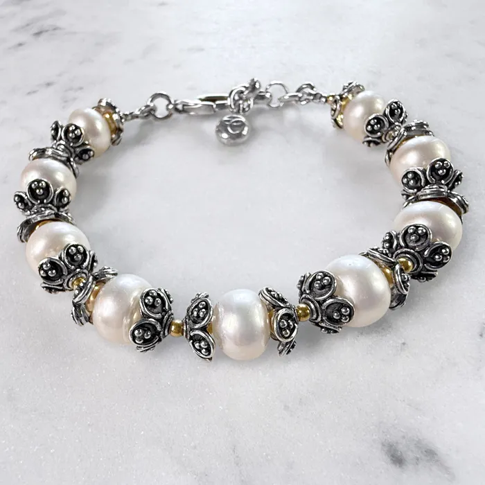 Bracelets Elisa Ilana Button Pearl Bracelet