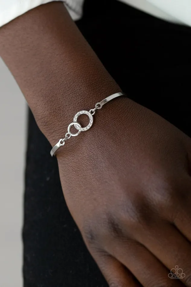 Bracelets Paparazzi Accessories Simple Sophistication White Bracelet Jewelry by Bretta Bracelets Paparazzi Accessories Simple Sophistication White Bracelet Jewelry by Bretta